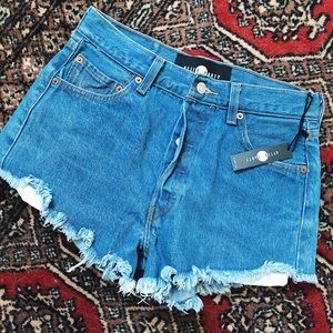 Levi’s cut off shorts